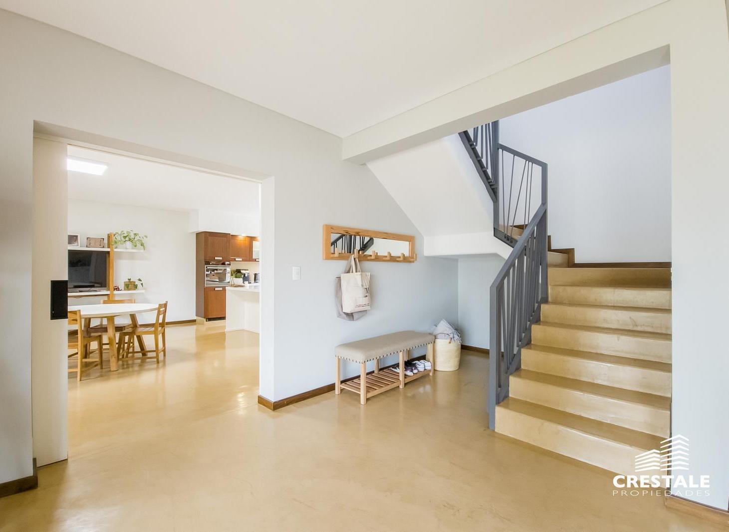 Foto de Venta / permuta - Casa 5 dormitorios en Cadaqués Funes Hills - Barrio, imagen 2