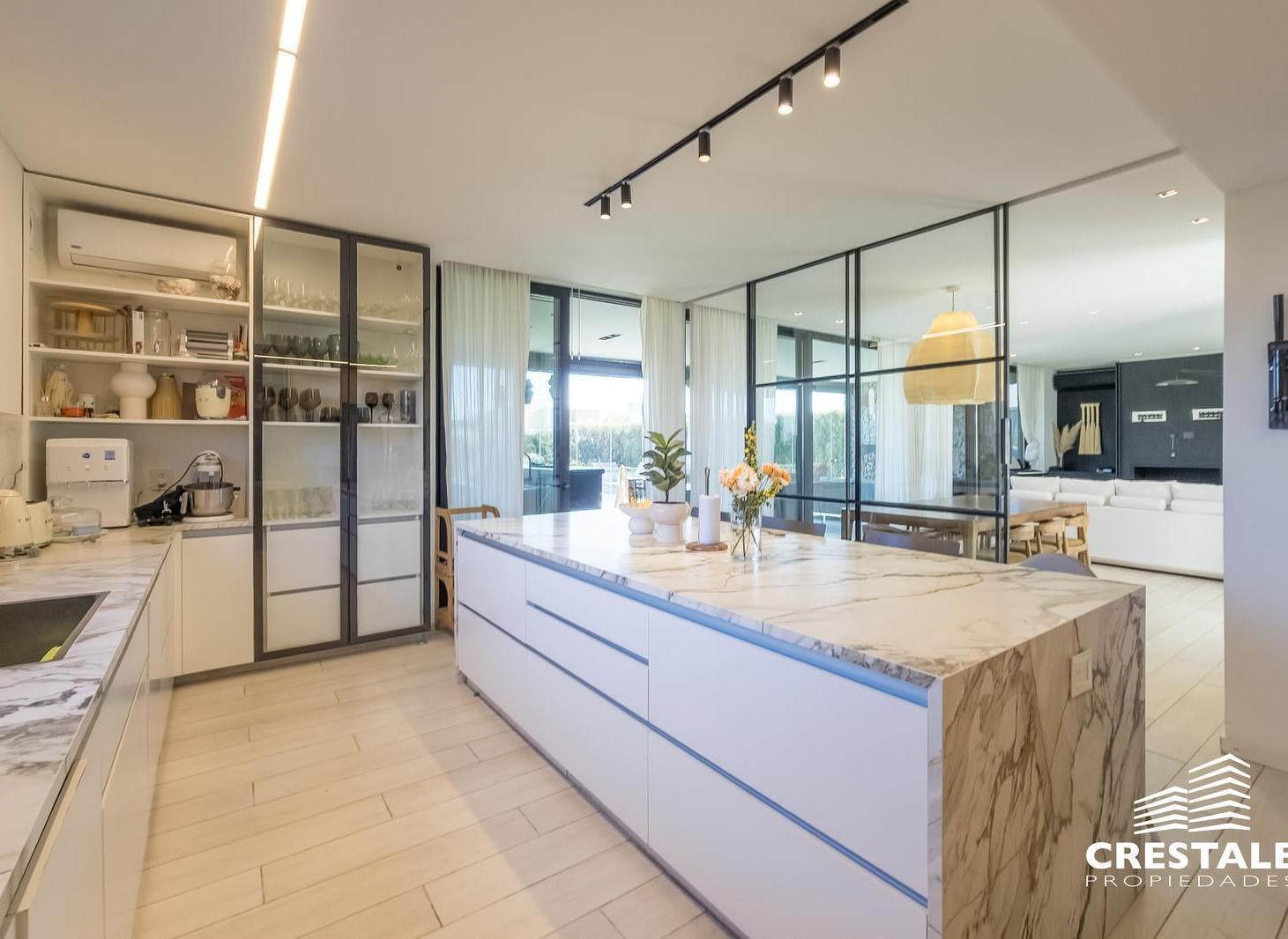 Foto de Venta / Permuta - Casa 4 dormitorios en barrio privado - Vida, Funes., imagen 2