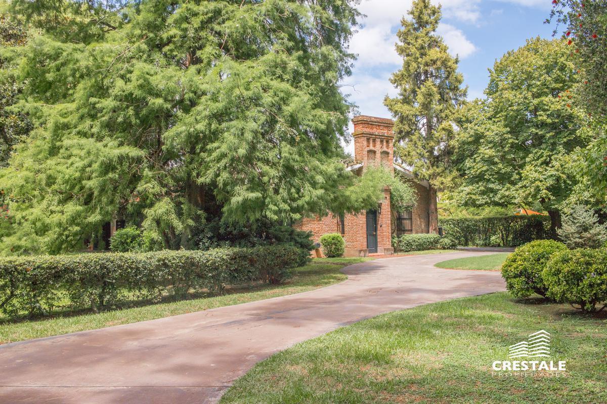 Foto de Venta - Casa 4 dormitorios con jardín y pileta - Terreno 1650 m2, imagen 2