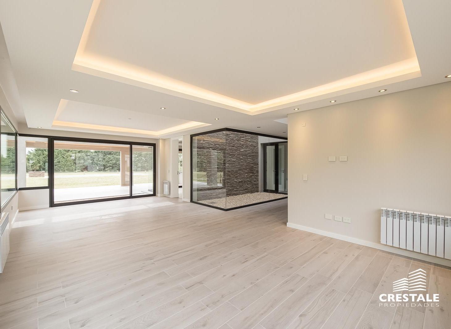 Foto de Venta - Casa 5 dormitorios - Kentucky Club de Campo barrio privado., imagen 2