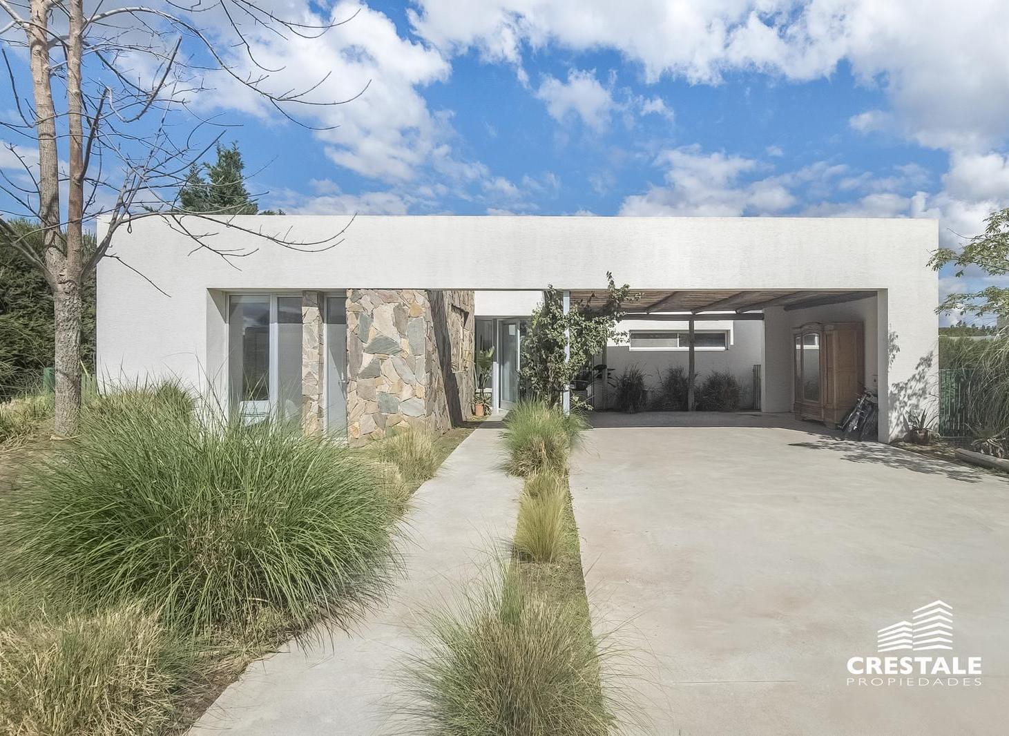 Foto de Venta / Permuta - Casa 3 dormitorios con jardín y pileta - San, imagen 1
