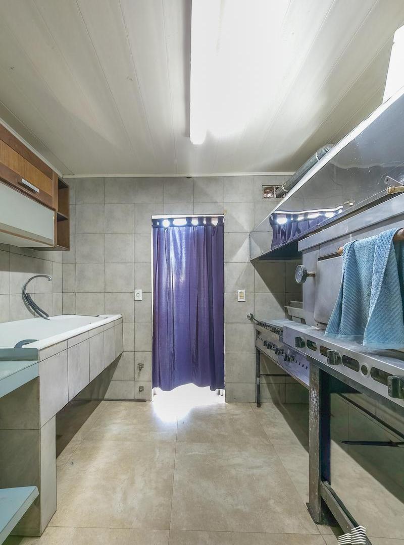 Foto de Venta / Permuta - Local comercial con amplio salón y estacionamiento, imagen 3