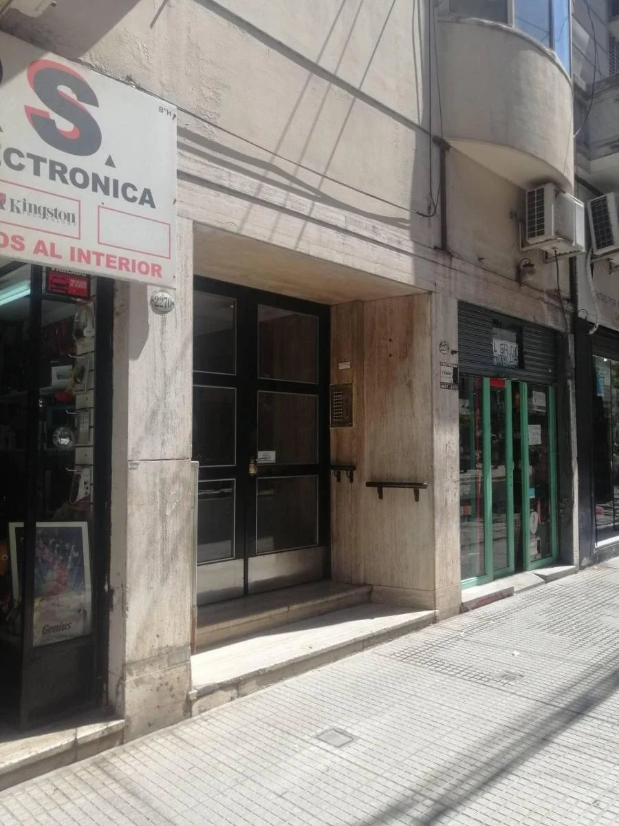 Foto de VENTA DEPARTAMENTO 2 AMBIENTES C/ BALCON SARMIENTO 2200 BALVANERA, imagen 3