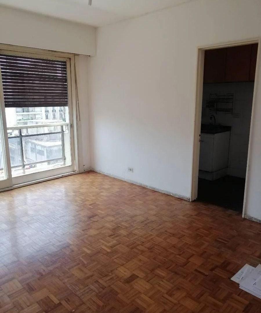 Foto de VENTA DEPTO 2 AMB H. YRIGOYEN 2600 BALVANERA, imagen 1
