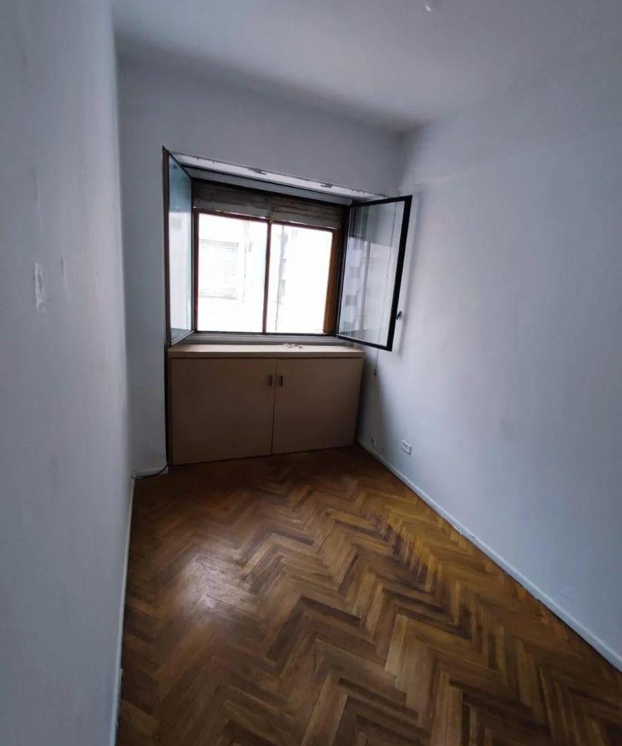 Foto de VENTA DPTO. 3 AMBIENTES C/BALCON - MATHEU 100 BALVANERA, CABA, imagen 4