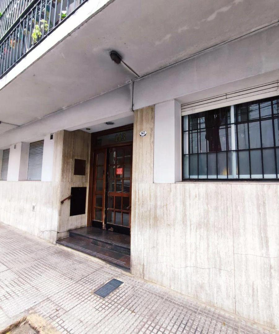 Foto de VENTA DPTO. 3 AMBIENTES C/BALCON - MATHEU 100 BALVANERA, CABA, imagen 2