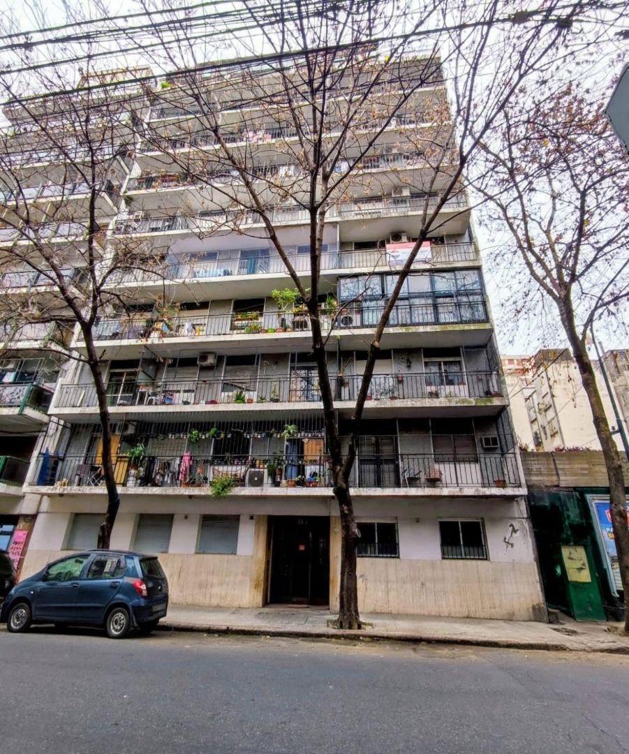 Foto de VENTA DPTO. 3 AMBIENTES C/BALCON - MATHEU 100 BALVANERA, CABA, imagen 1