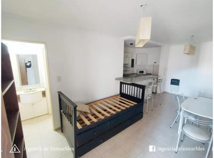 ALQUILA: Dpto 1 Dormitorio con Balcón y Aire Acondicionado / Nueva Córdoba 3