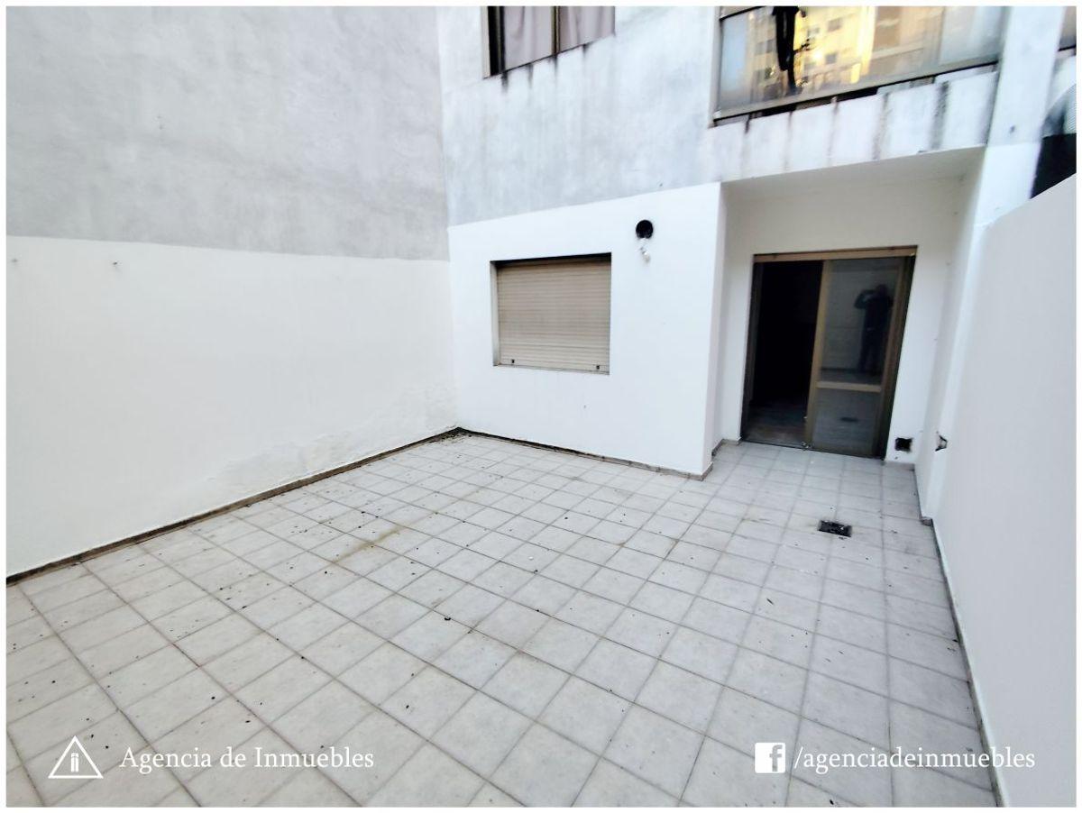 ALQUILA: Departamento 1 Dormitorio con Patio / B° Nueva Cordoba