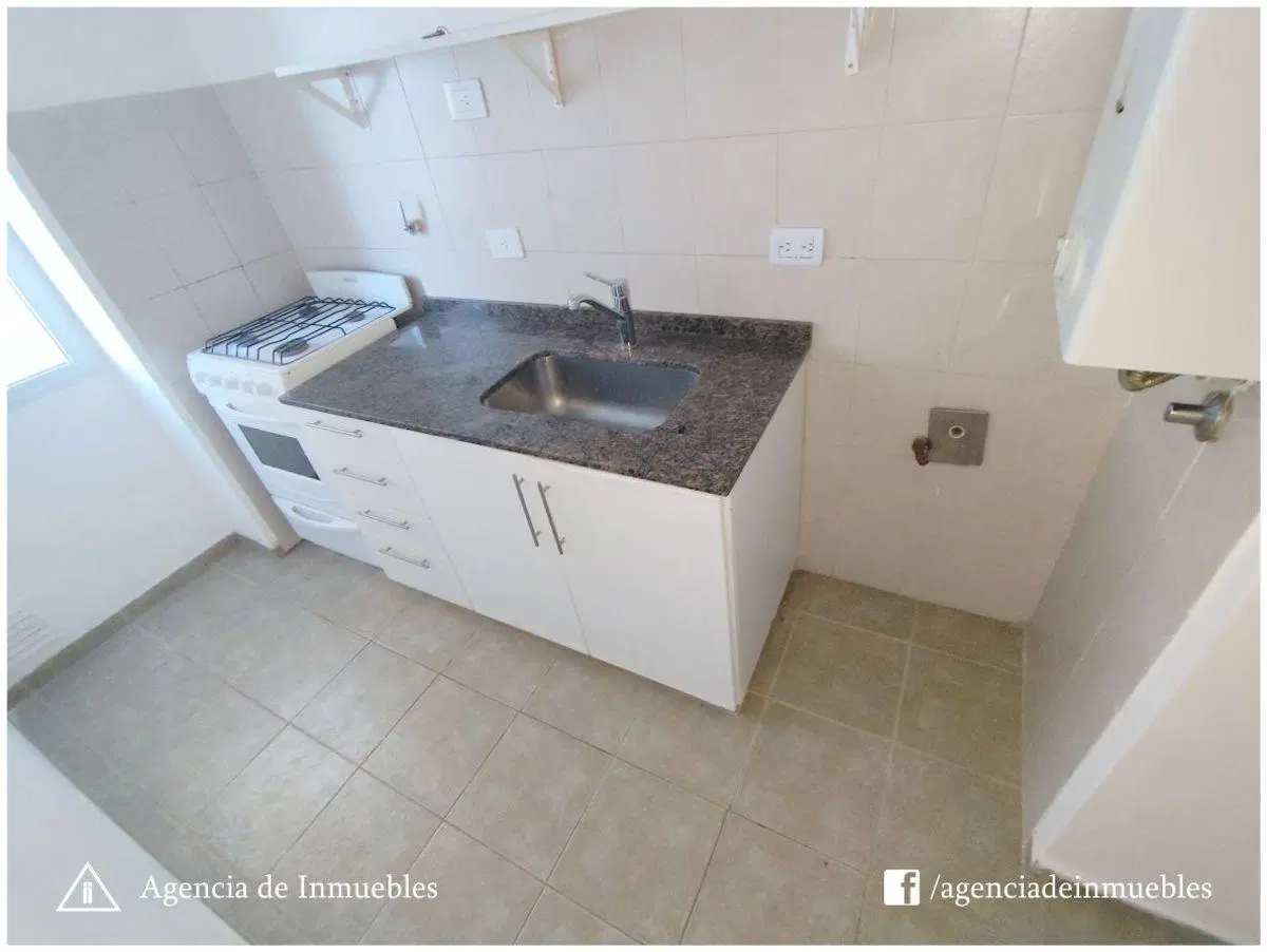 ALQUILA: Dpto 1 Dormitorio con Cochera / Complejo Cerrado cerca de B° General Paz 8