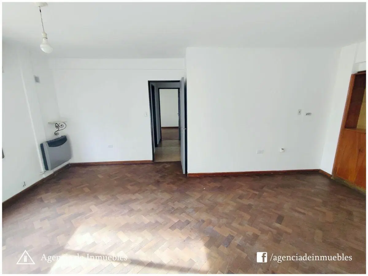 ALQUILA: Dpto Semipiso 2 Dormitorios + Hab. de Servicio / B° ALBERDI 2