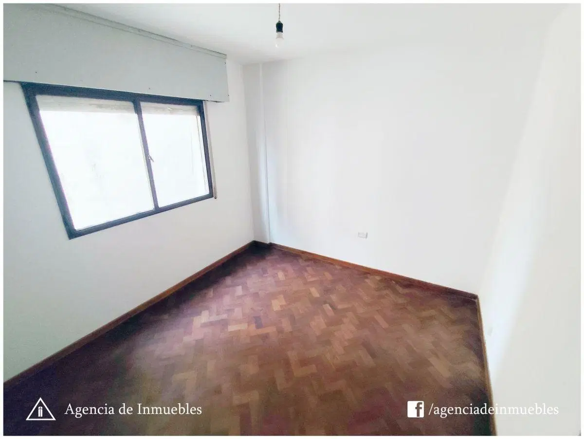 ALQUILA: Dpto Semipiso 2 Dormitorios + Hab. de Servicio / B° ALBERDI 4