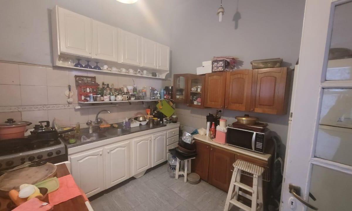 Oportunidad! Casa Lote Propio 8.66 X 25 - 5 Ambientes - Floresta 2