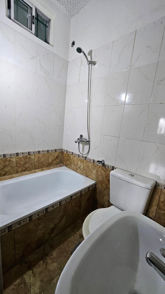 Venta en Bloque - 5 Deptos + 2 Locales Comerciales 3