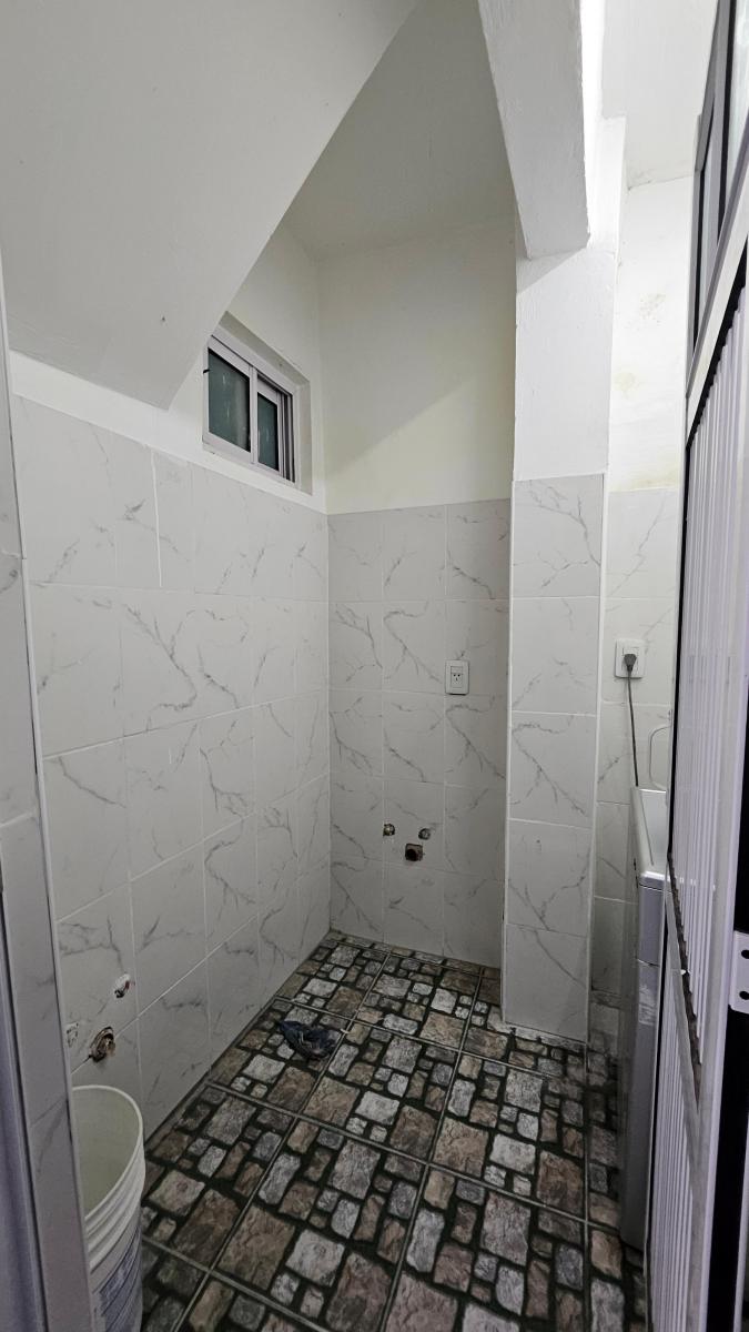 Venta en Bloque - 5 Deptos + 2 Locales Comerciales 2