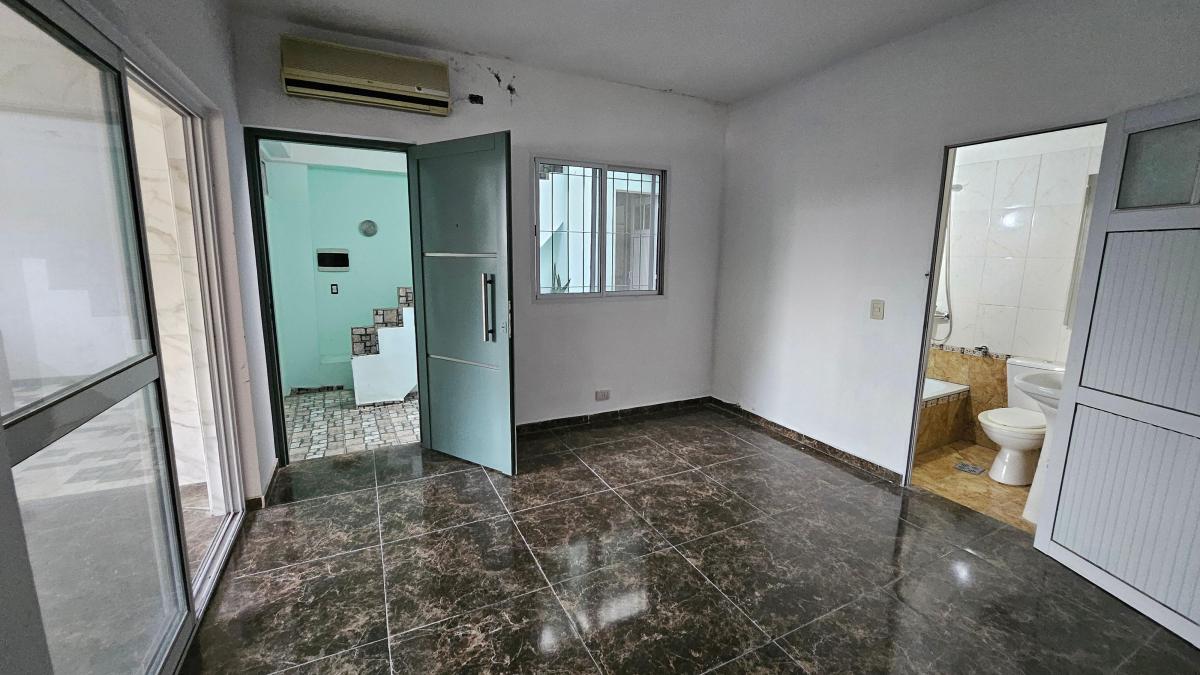 Venta en Bloque - 5 Deptos + 2 Locales Comerciales 5