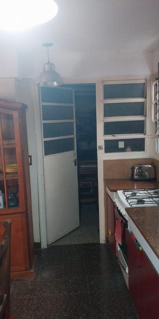 Foto de 3 AMB con 2 patios uno cubierto y cochera, imagen 3