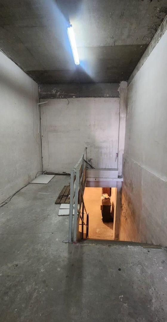 Foto de Local de 180 m² cubiertos en alquiler en Flores Norte, imagen 2