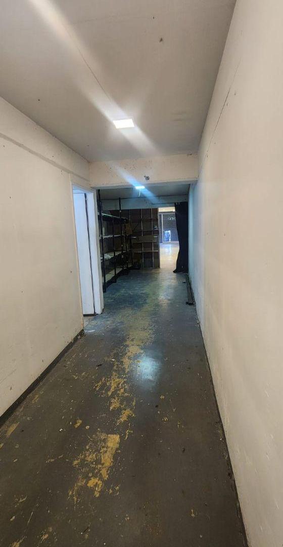 Foto de Local de 180 m² cubiertos en alquiler en Flores Norte, imagen 3