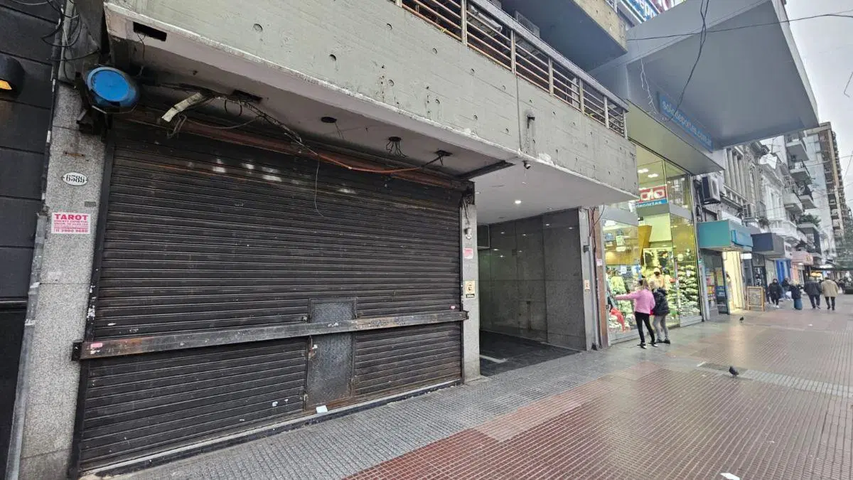 Av. Rivadavia al 6500 - Flores - Local comercial de 49m² en PB + Subsuelo de 100m² 2