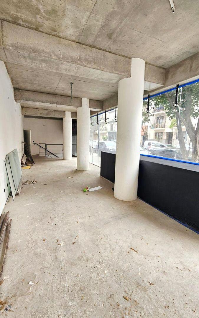 Foto de AV. JUAN B. JUSTO ESQ. FRAGATA SARMIENTO - Caballito - Excelente Local, imagen 2