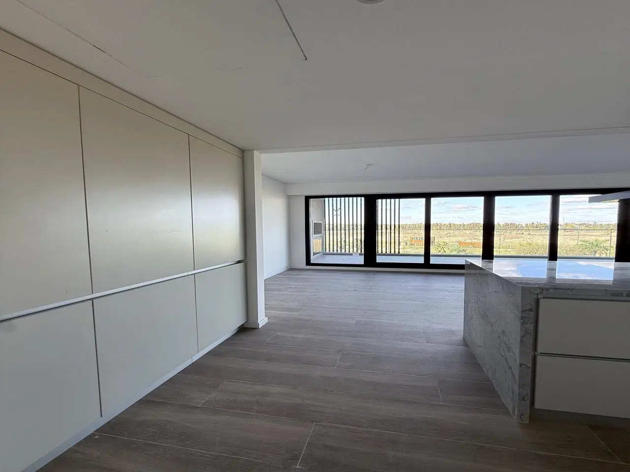 Departamento Único de 2 Ambientes | Living Gigante y Balcón de 20m² con Parrilla 1