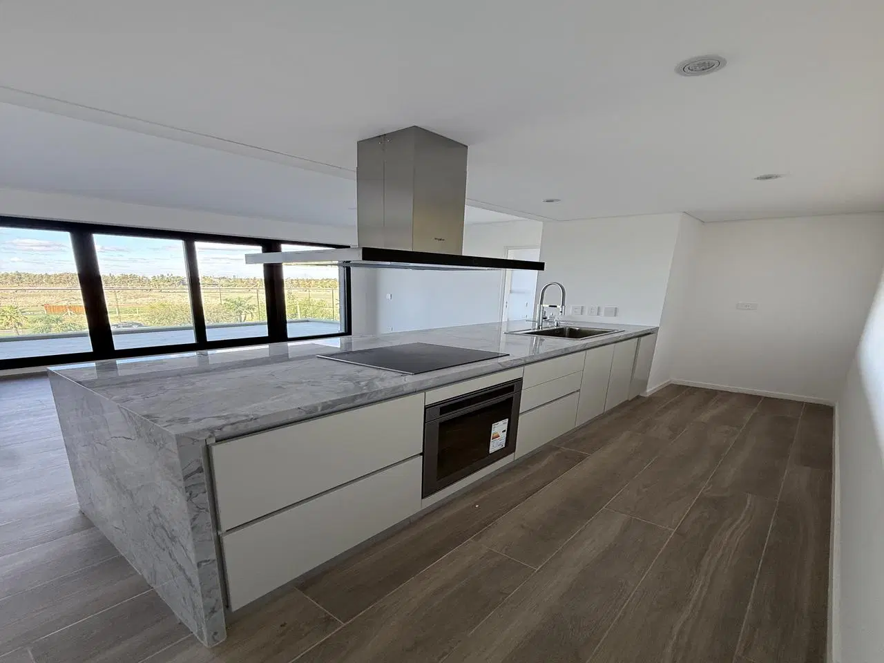 Departamento Único de 2 Ambientes | Living Gigante y Balcón de 20m² con Parrilla 2