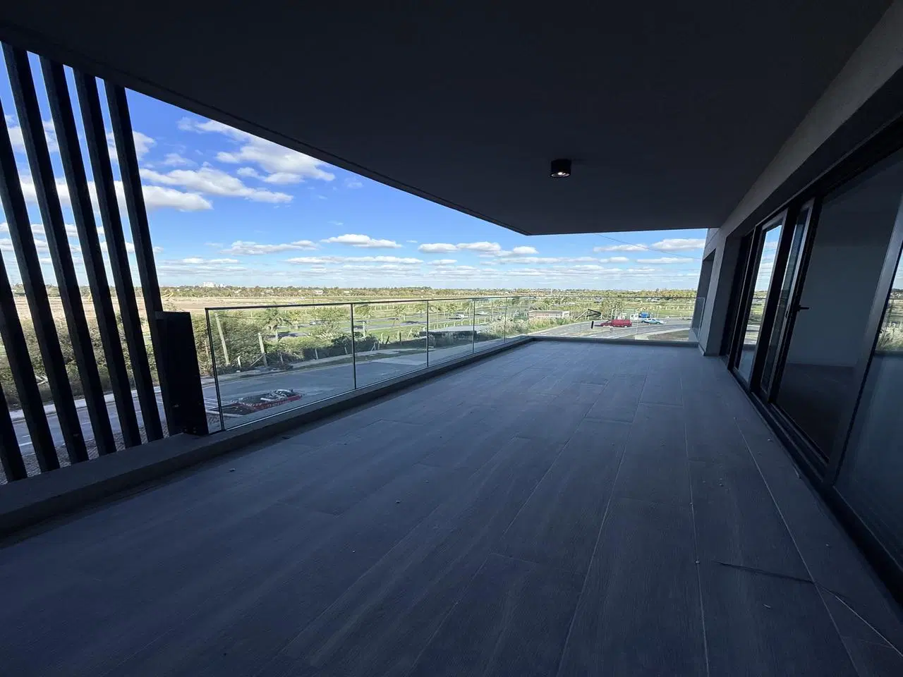 Departamento Único de 2 Ambientes | Living Gigante y Balcón de 20m² con Parrilla 3