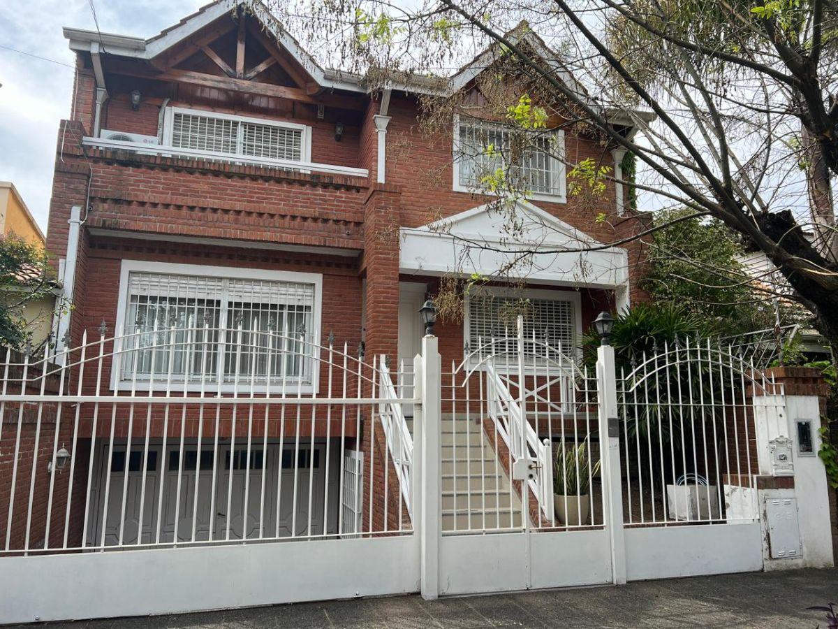 Casa en Alquiler en Acassuso - 3 dormitorios