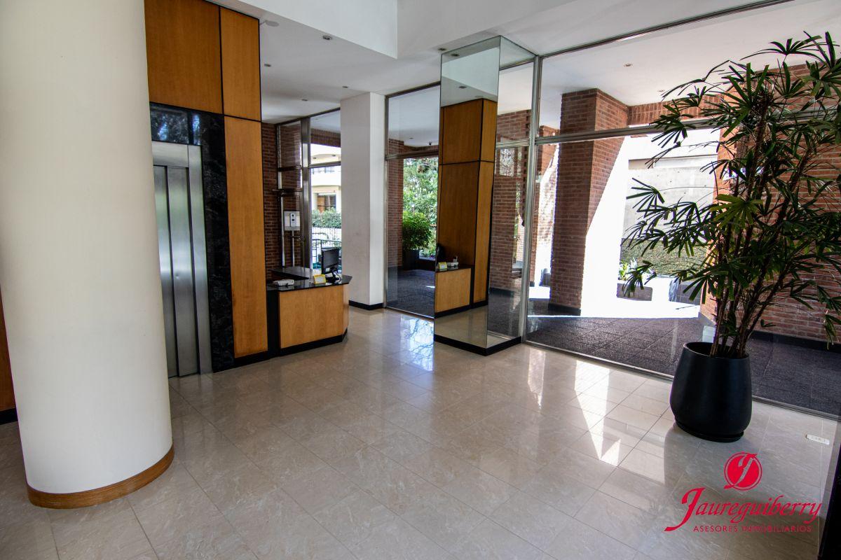 Foto de Venta Departamento de Categoría en Acassuso | 3 Dormitorios, Terraza y, imagen 2