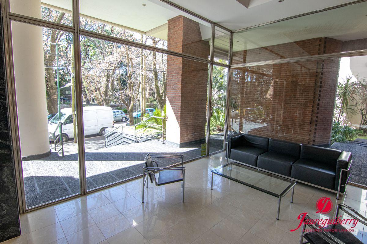 Foto de Venta Departamento de Categoría en Acassuso | 3 Dormitorios, Terraza y, imagen 4