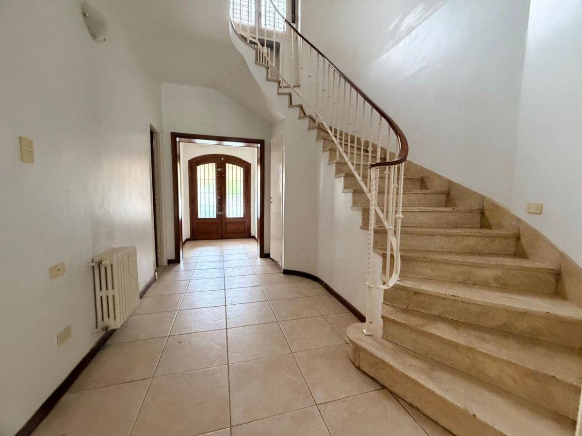 Foto de Chalet en Alquiler en Olivos | 4 Dormitorios | Jardín, Pileta y Garage, imagen 3