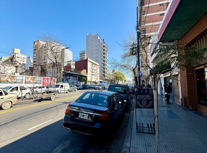 Local en alquiler sobre Av. Triunvirato – Villa Urquiza – 450 m² sin expensas  2
