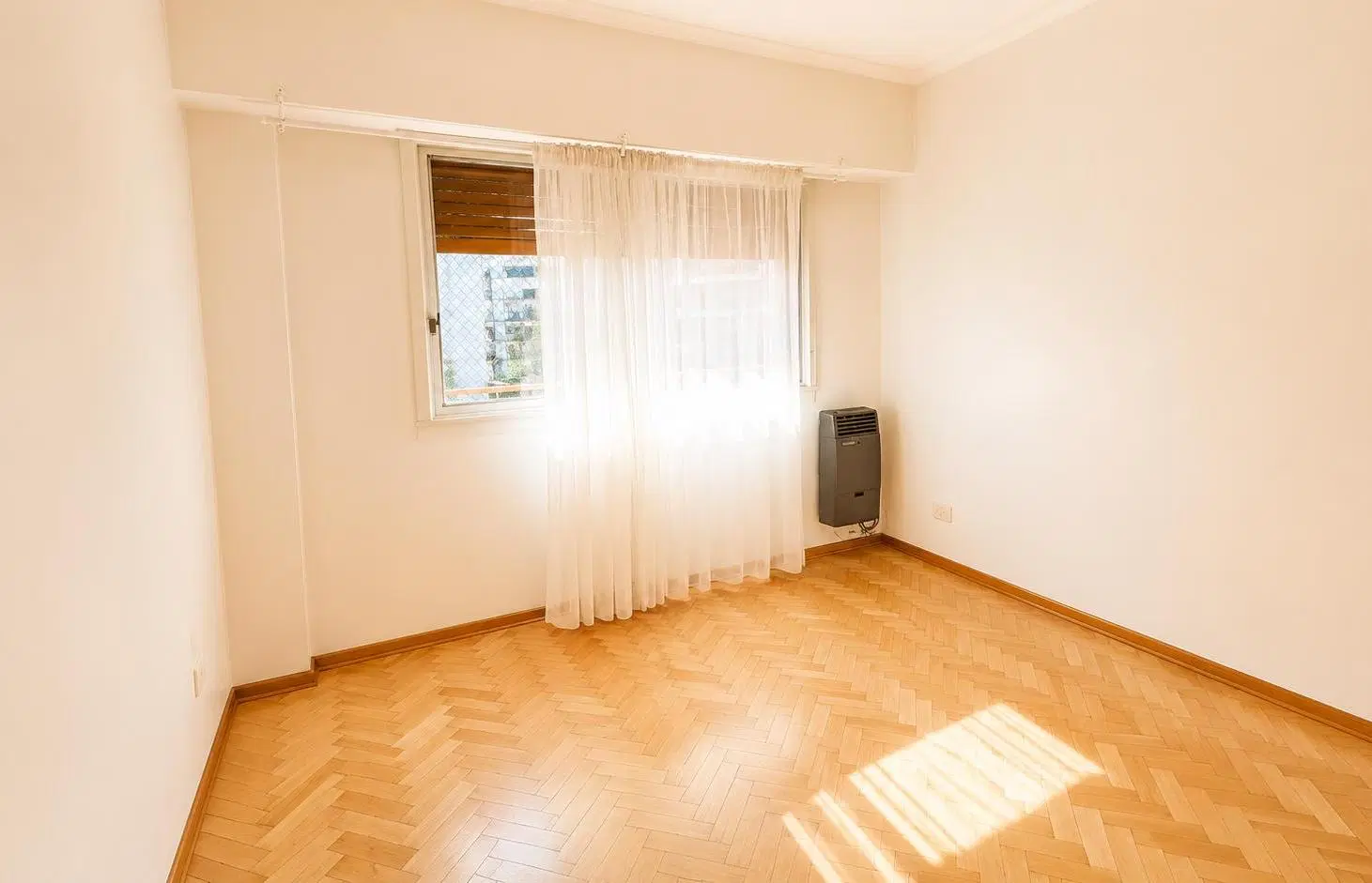 Excelente 3 ambientes al frente con balcón corrido en pleno Villa Urquiza. 3