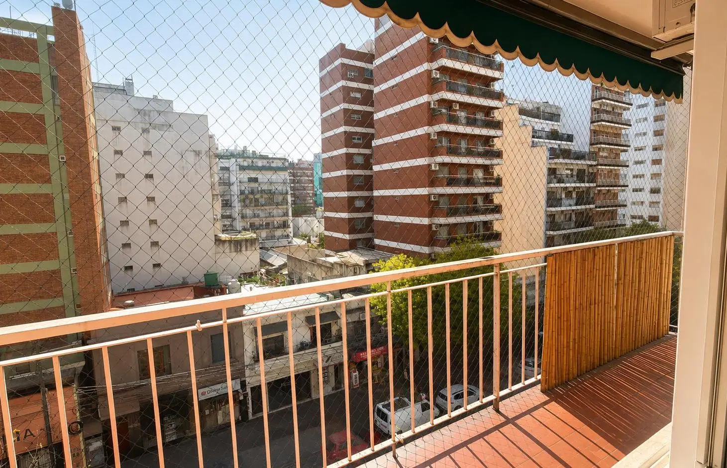 Excelente 3 ambientes al frente con balcón corrido en pleno Villa Urquiza. 5