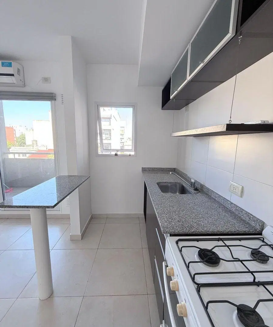 Av Mosconi 3400/ Devoto/ Amplio 2 ambientes al frente c/balcon balcon semiaterrazado 2