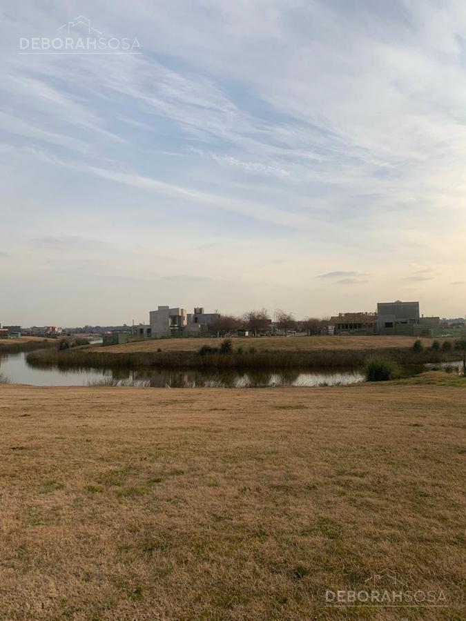 Lote al Agua en Venta - El Naudir 852m2