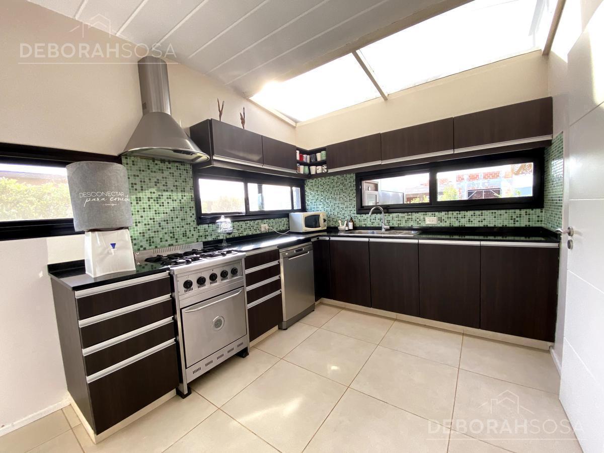Casa en Venta con Exclusivo Diseño! Increíble Parque y Piscina. - El Cantón 5
