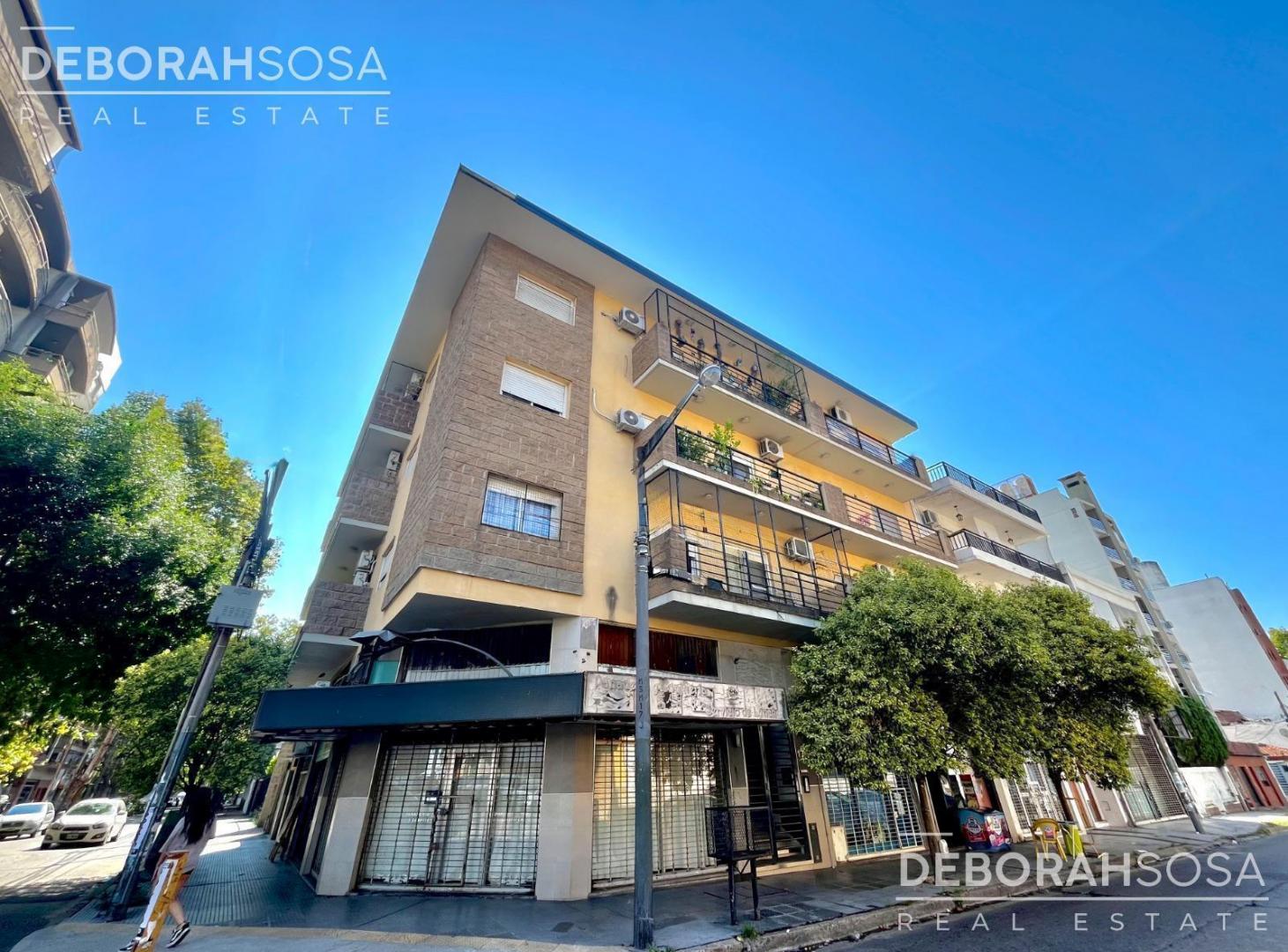 Venta Departamento 4 ambientes con patio y cochera fija cubierta en centro San Martin!