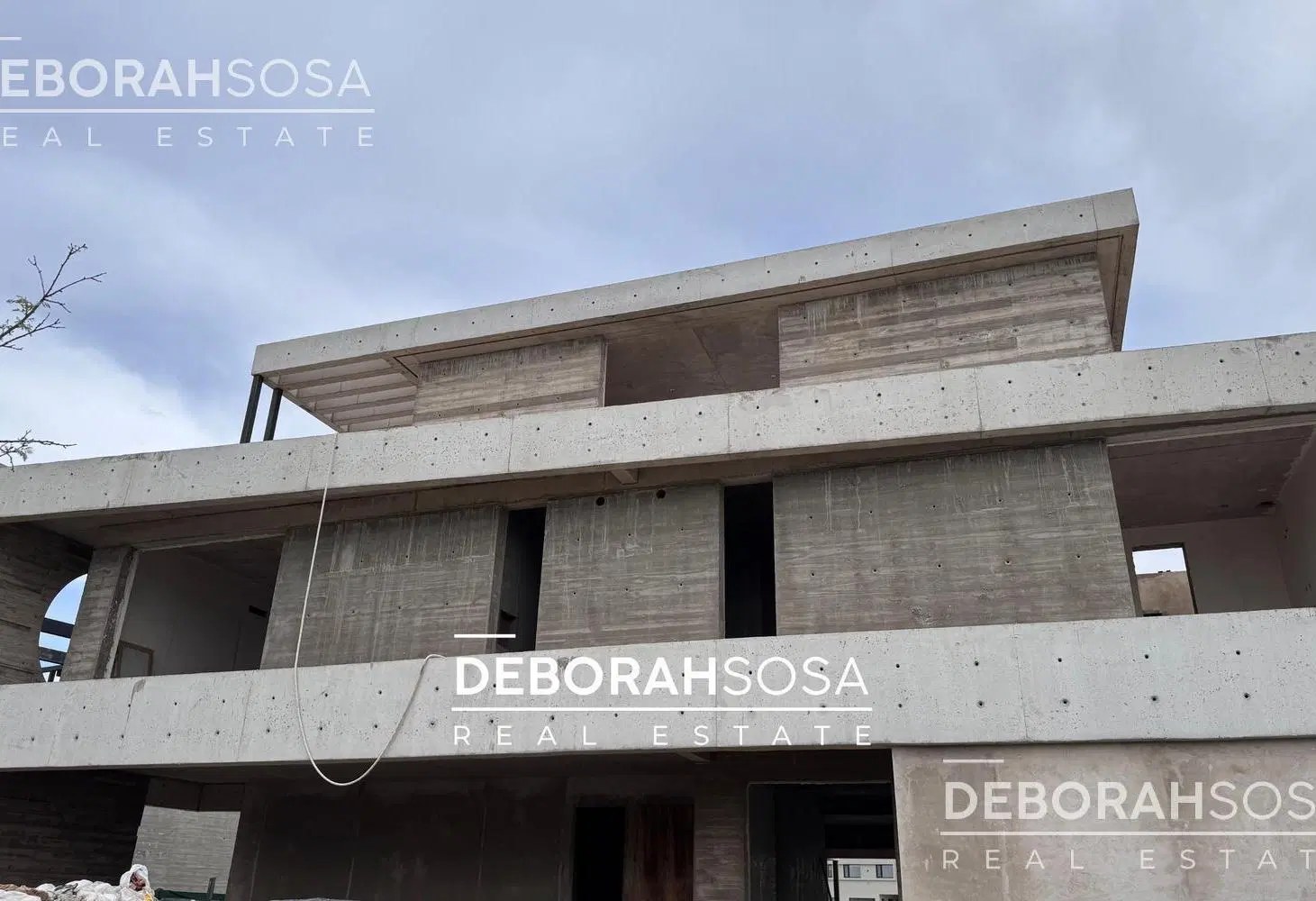 Casa en Venta 8 ambientes - al Lago con Piscina - Hormigon Puertos 3