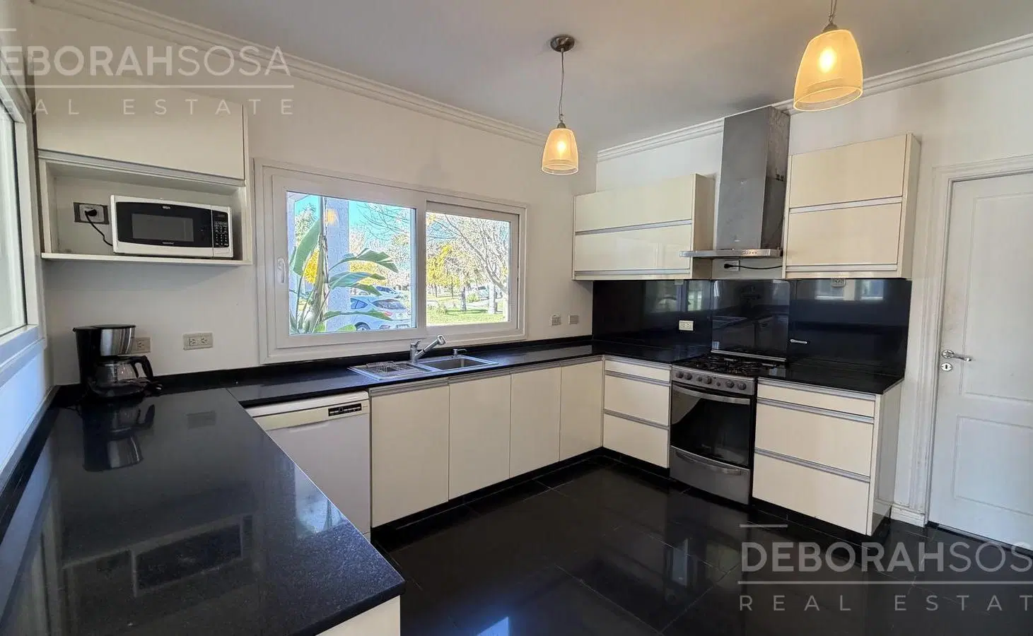 Casa en venta al agua El Cantón - Escobar 3