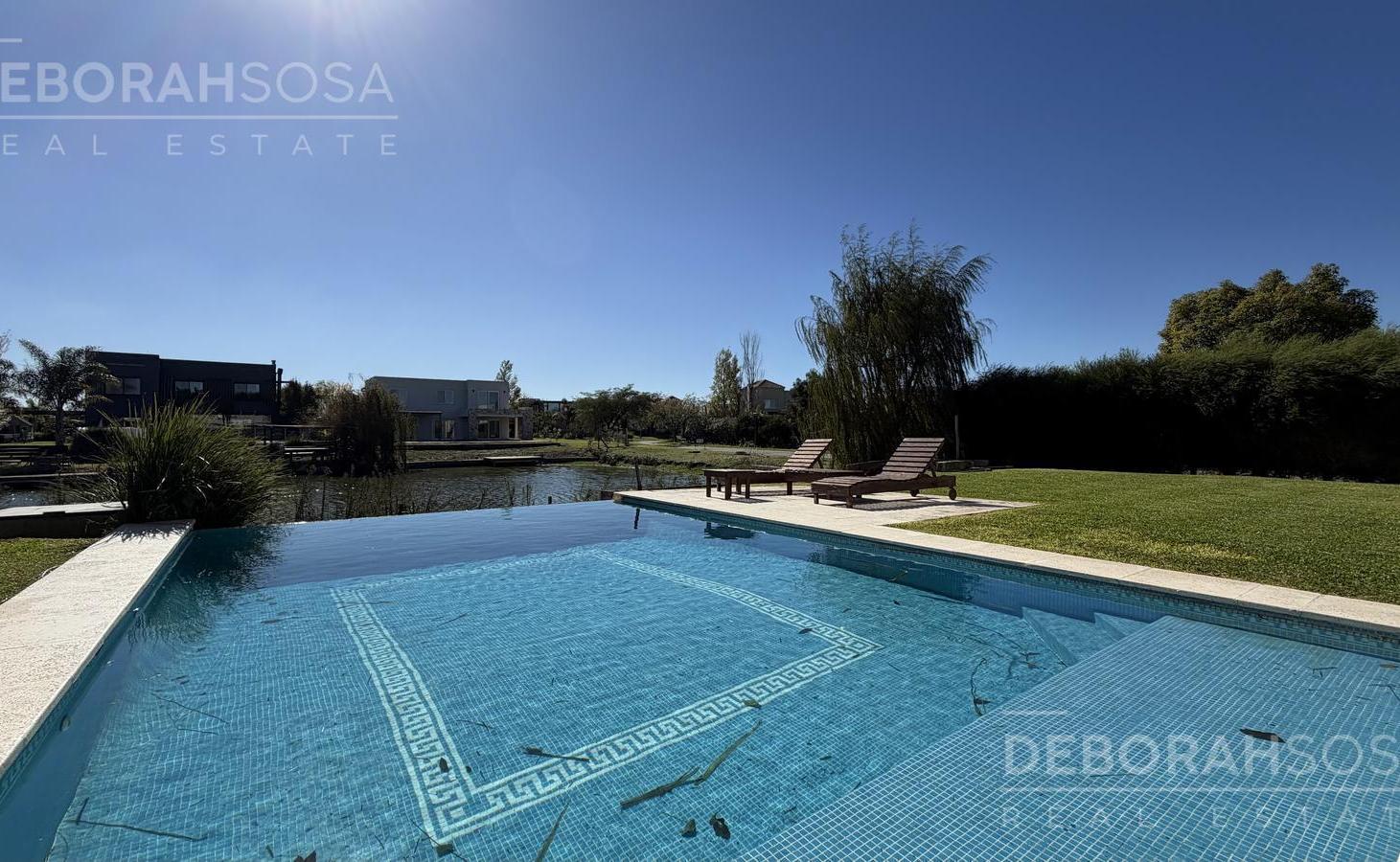Casa en venta al agua El Cantón - Escobar