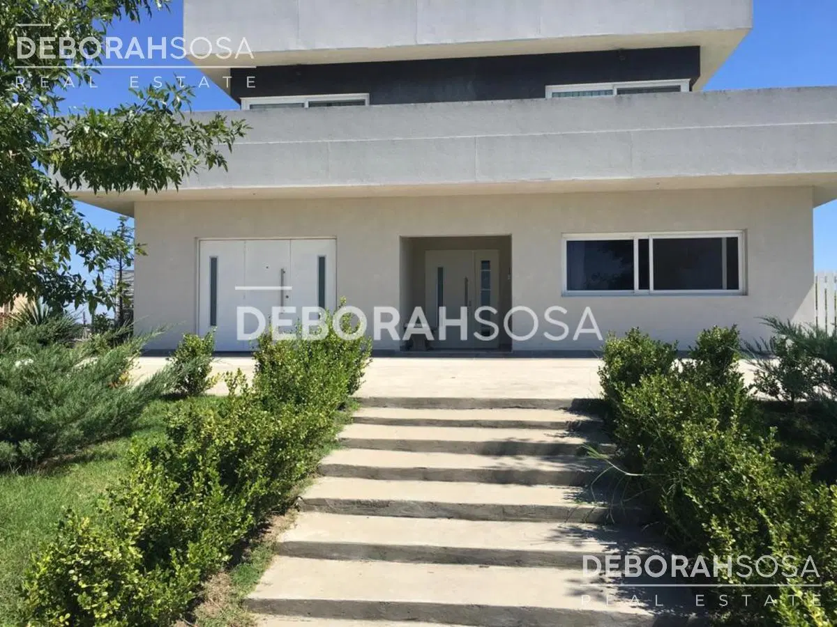 Exclusiva Casa en Venta 6 ambientes - Acepta propiedad en Caba - El Cantón Escobar Buenos Aires 1
