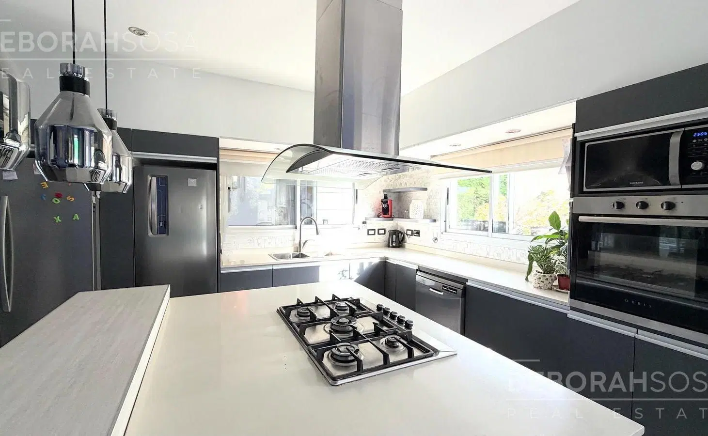 Casa en venta, 5 dormitorios - Piscina y Parquizado - En Cantón - Escobar 4
