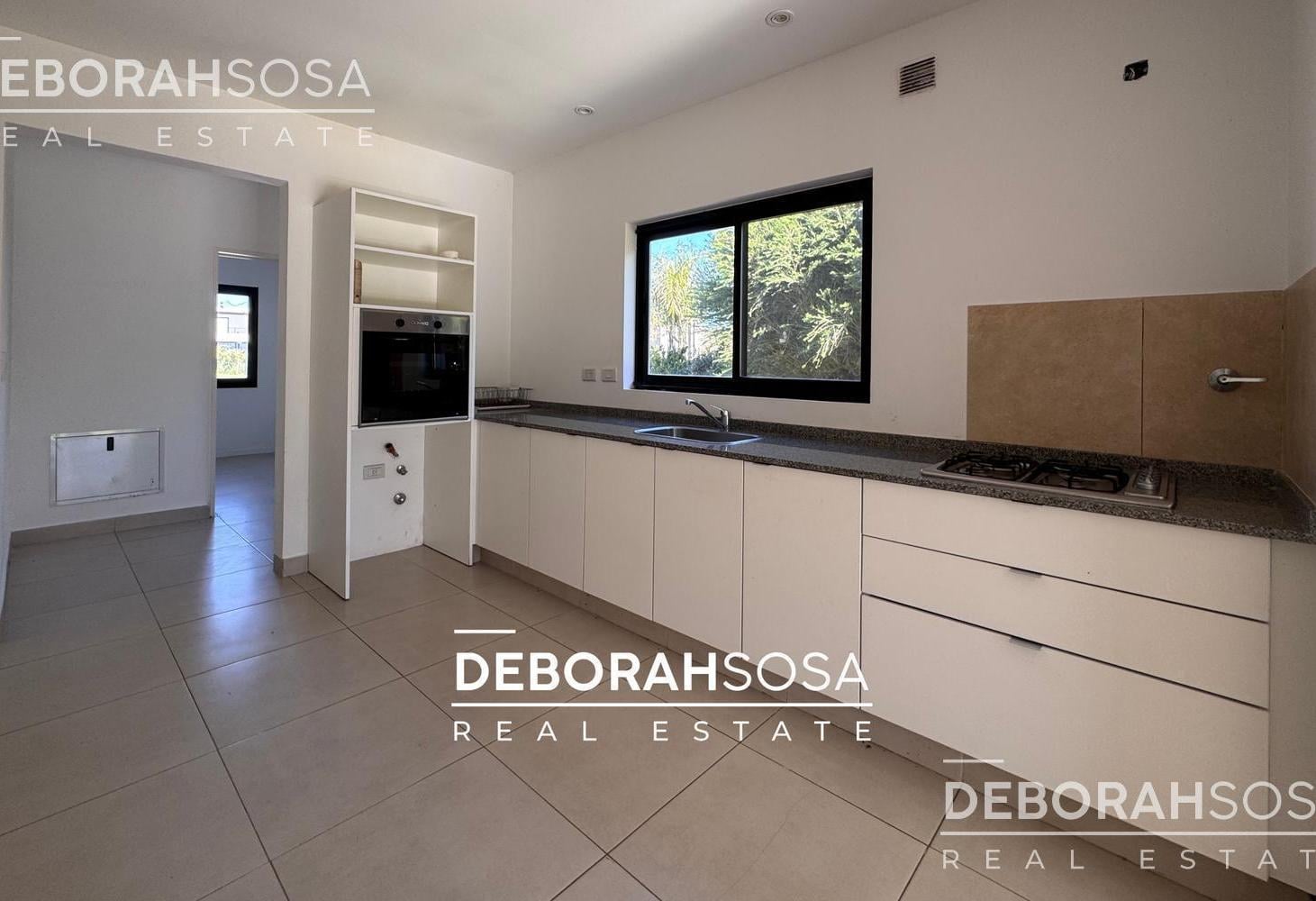 Casa en Venta 4 dormitorios - Lote Interno - Una Planta Puertos Escobar