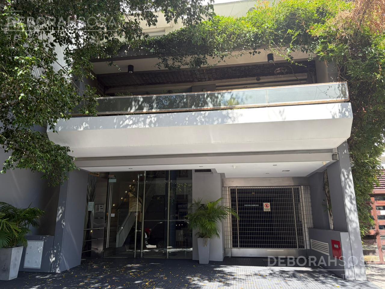 Alquiler un ambiente en Villa Urquiza con balcón, piso alto full amenities!