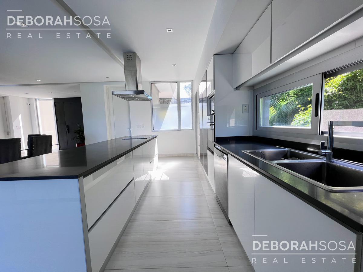 Foto de Casa Moderna En Venta al agua con vista al Golf y Piscina climatizada!, imagen 4