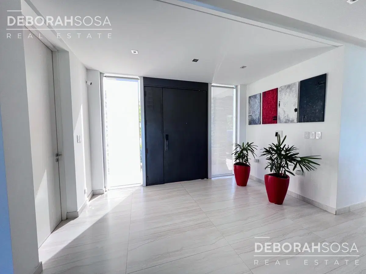 Casa Moderna En Venta al agua con vista al Golf y Piscina climatizada! - El Cantón- Escobar 2