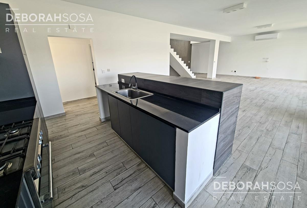 Foto de Casa en Venta 5 ambientes con salida a la laguna - El Canton, imagen 3