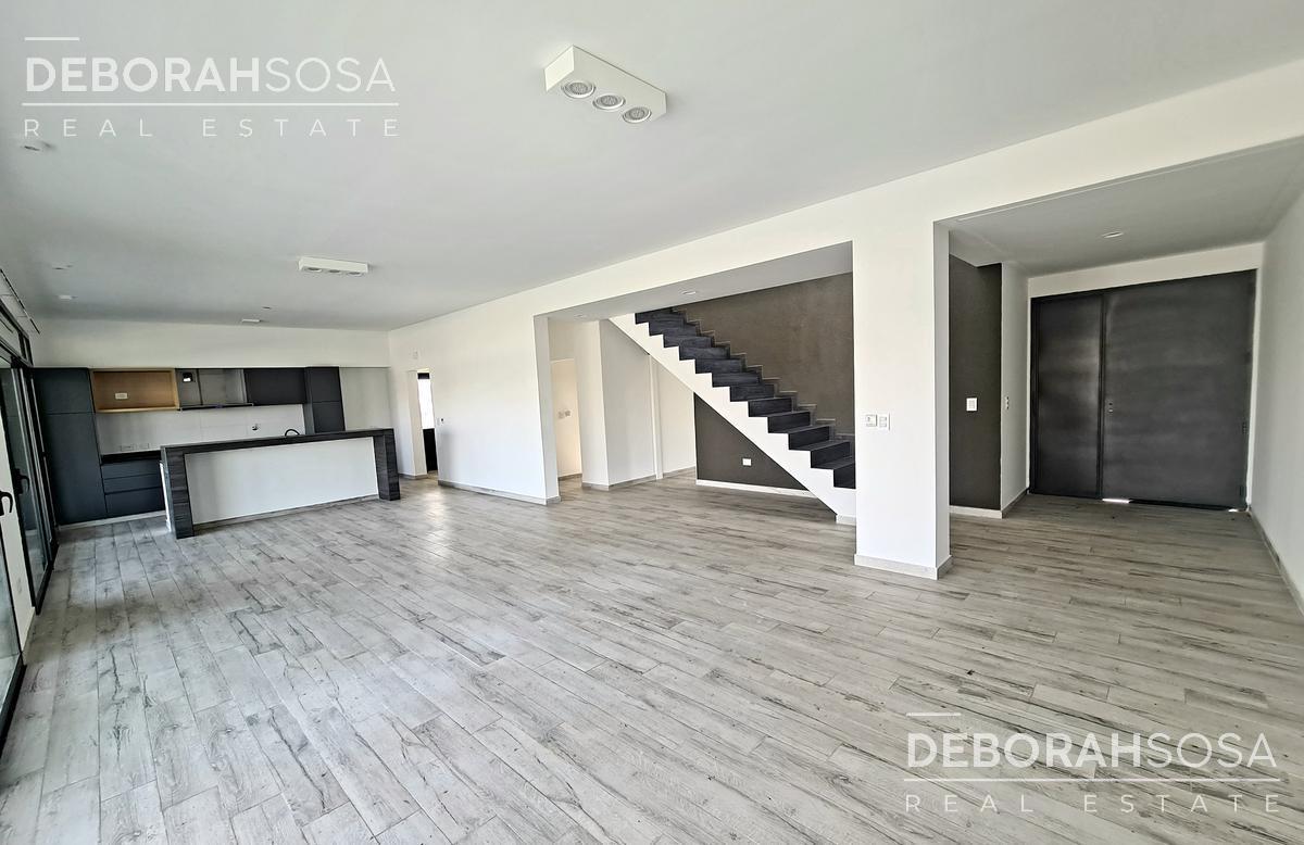 Foto de Casa en Venta 5 ambientes con salida a la laguna - El Canton, imagen 2